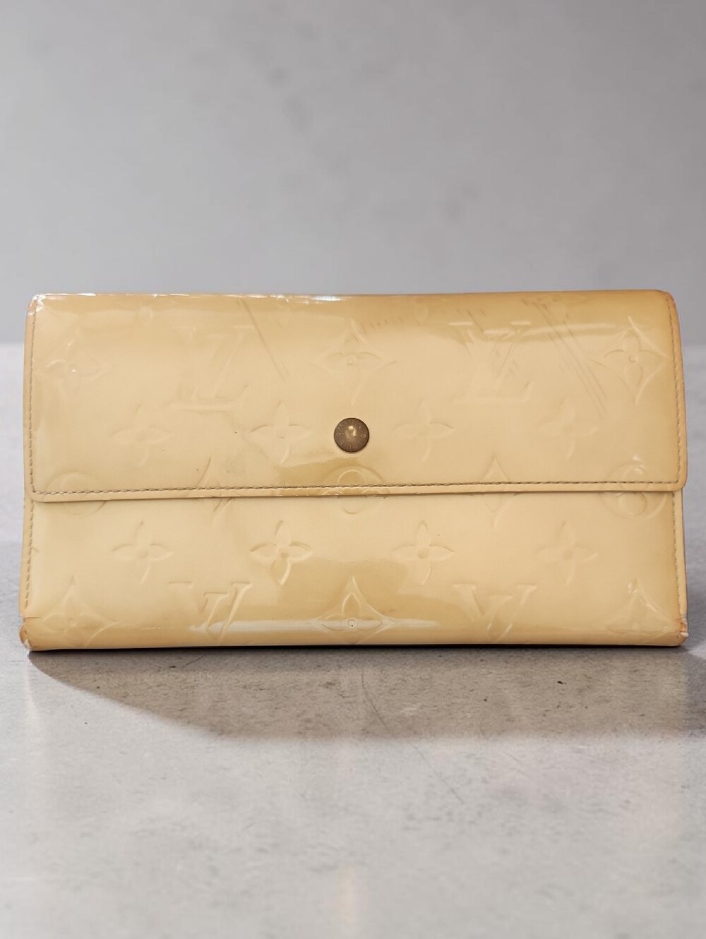 Louis Vuitton Light Beige Vernis Monogram Envelope Wallet